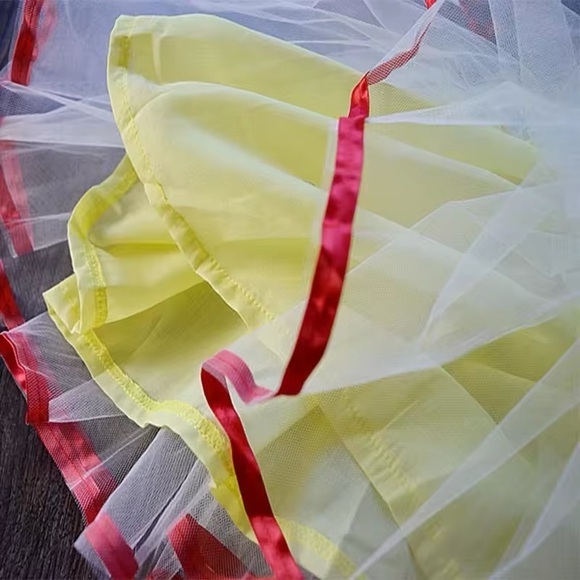 Snow White Dress multiple sizes - Picture 10 of 13